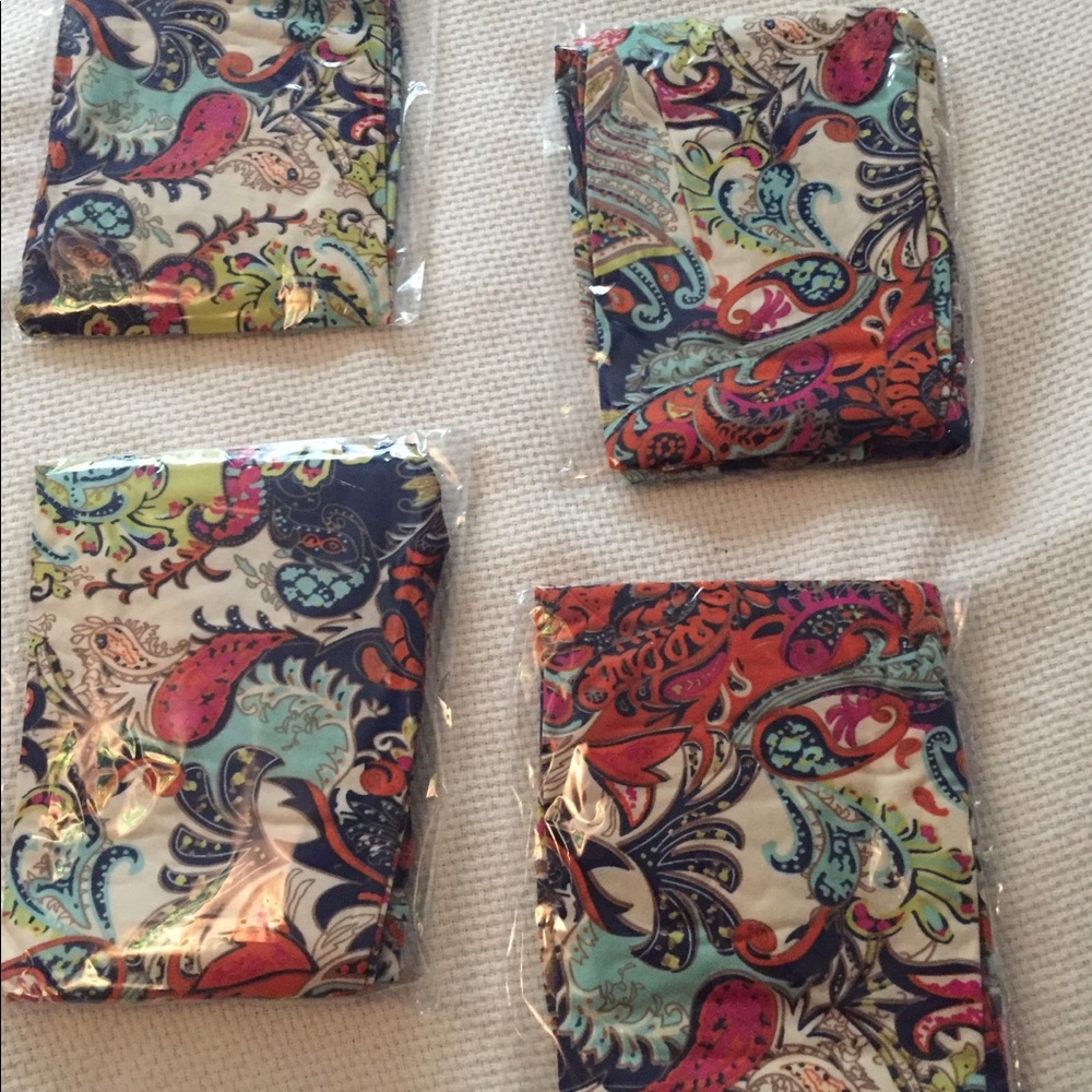 BNWT paisley print, ultra soft leggings